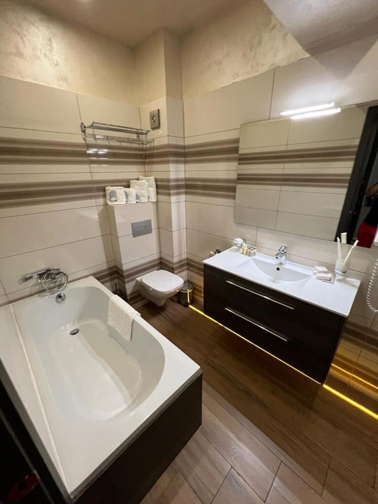 Mamaia White Tower Hotel Eksteriør billede